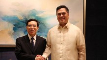 聂辰席会见菲律宾总统府新闻部部长马丁?安达纳尔