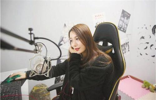 网络直播月入一万五 90后女主播惊人内幕曝光