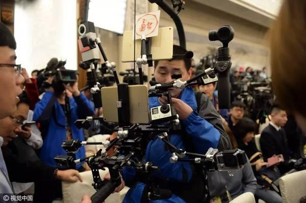 移动直播进两会   新闻报道进入新时代