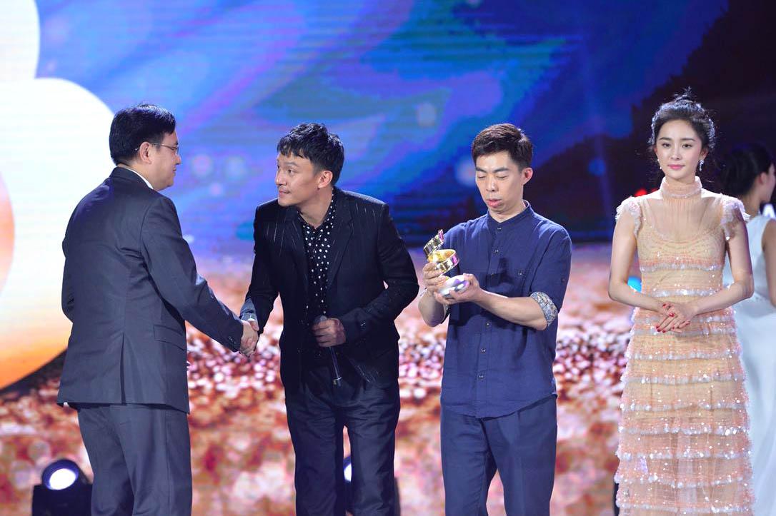 黄浦江畔星光璀璨 咪咕视讯携手新浪共赴微博电影之夜