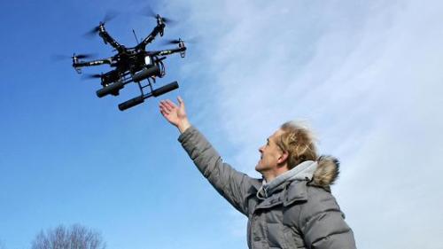 无人机：它们有多大的破坏性 将做什么来规范它们?