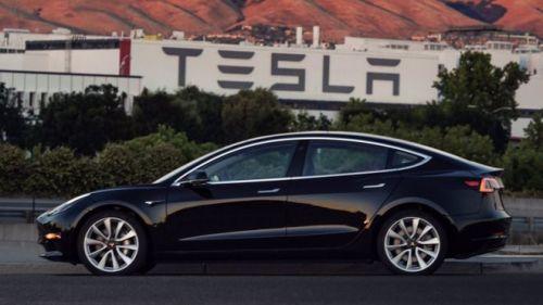 马斯克发Twitter：特斯拉首辆Model 3下线