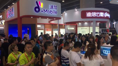 智能创造未来 迪信通参展天翼智能生态博览会