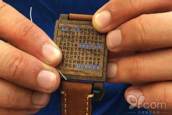它没数字也没指针 但它确实是块智能手表