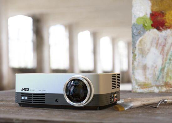 坚果极越A6投影突袭亮相：可能新品发布会不远了？