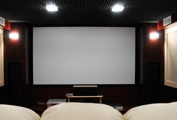 投影屏幕选择合适的尺寸和型号