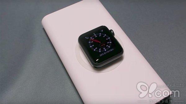 新Apple Watch实测支持Qi充电 苹果不公开