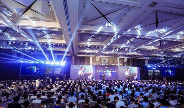 数据、技术、人才等因素是人工智能发展的基础！