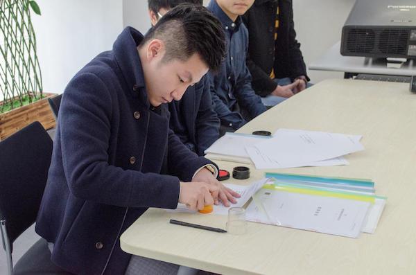 VR技术竟能建模房产家居？他创立科技公司，专为此研发工作系统