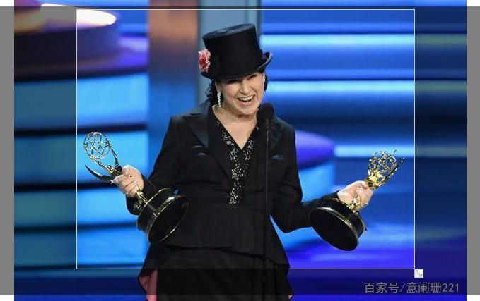 随着高级有线电视在网络电视中的流行，EMMYS陷入了新的低谷