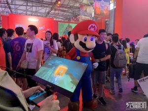 CJ展上惊现疑似4k大屏Switch掌机 屏大薄如蝉翼